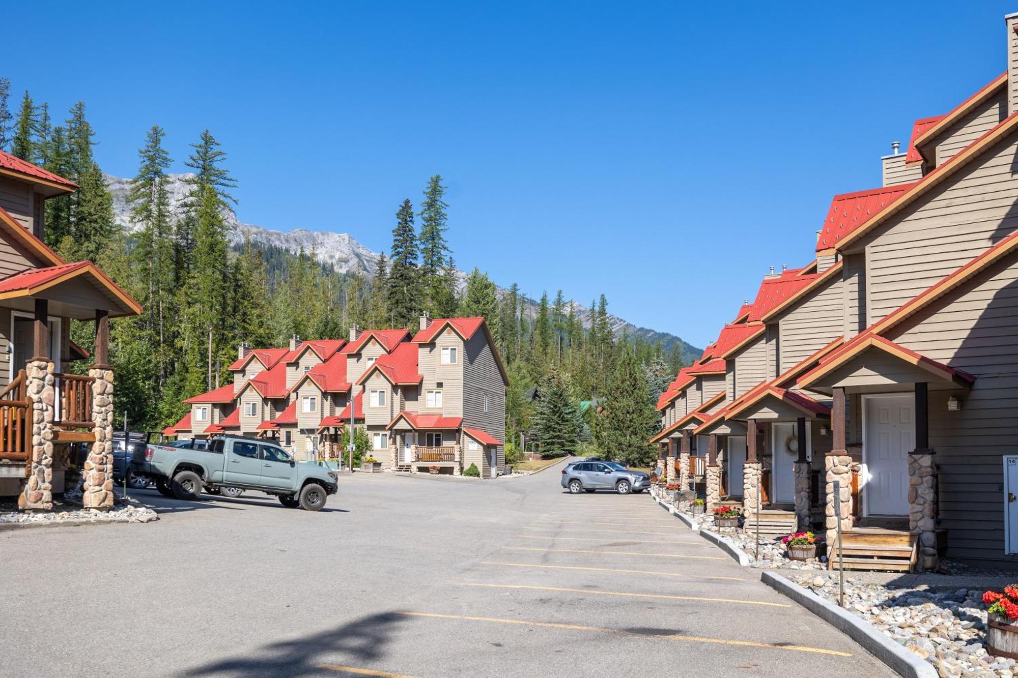 Stone Creek Chalets By Fernie Central Reservations Exterior foto